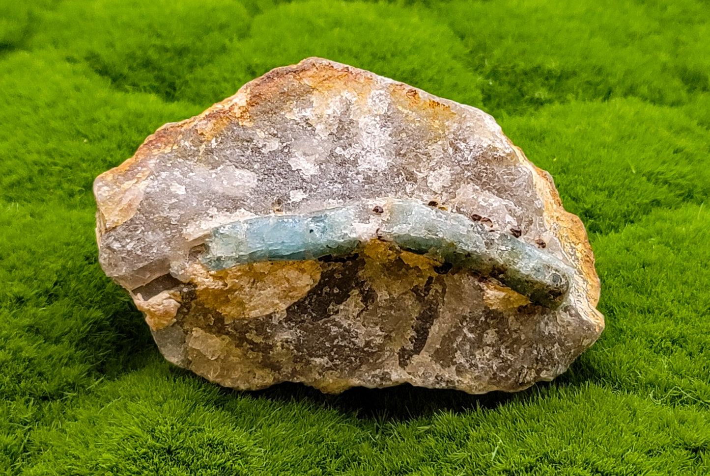 Aquamarine in Quartz