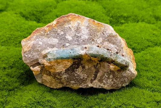 Aquamarine in Quartz