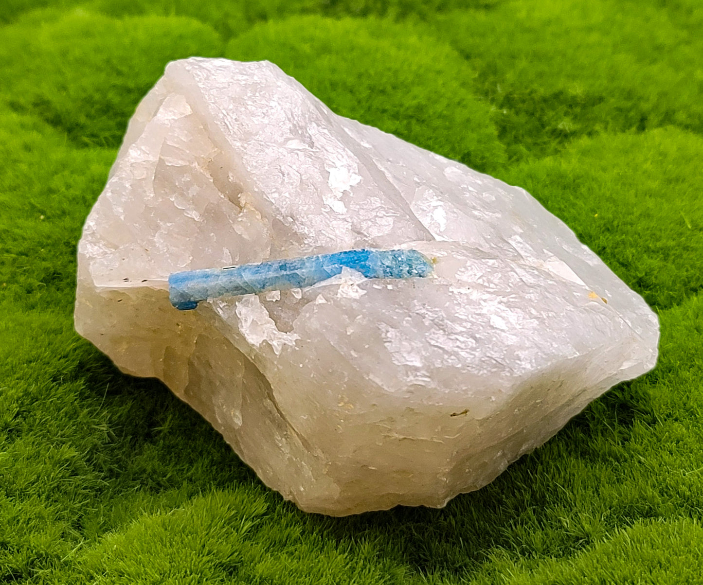 Aquamarine in Quartz